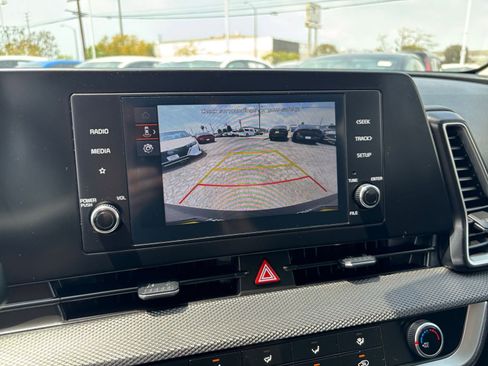 Used 2025 Kia Sportage LX FWD image 27