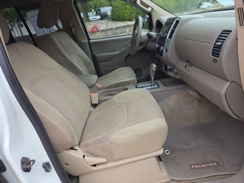 Used 2015 Nissan Frontier SV AWD/4WD image 22