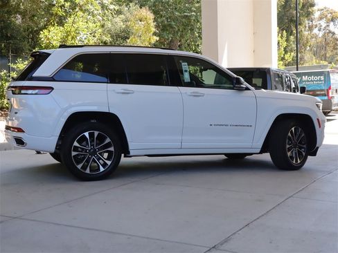 New 2023 Jeep Grand Cherokee Overland w/ Luxury Tech Group IV image 4