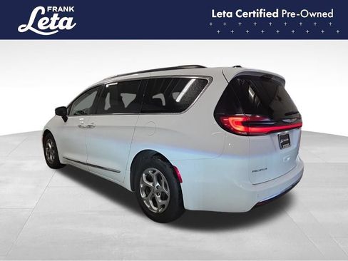 Used 2023 Chrysler Pacifica Limited FWD image 4