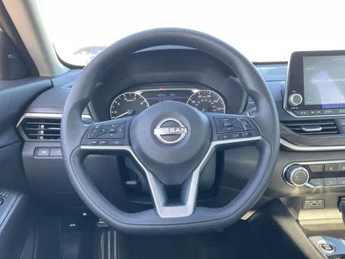 Used 2024 Nissan Altima 2.5 SV image 20