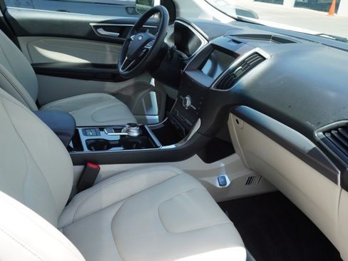 Used 2020 Ford Edge Titanium FWD image 7
