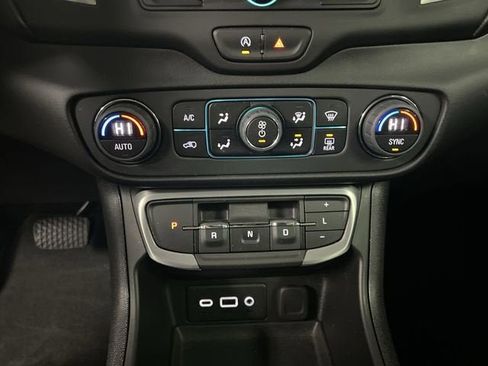 Certified 2024 GMC Terrain SLE w/ Driver Convenience Package image 17