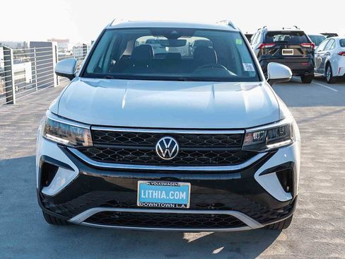 Used 2022 Volkswagen Taos SE image 2