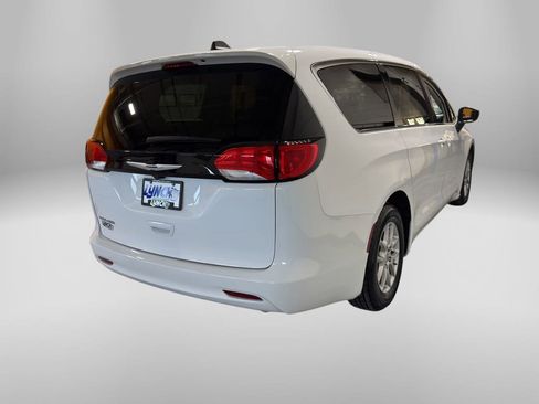 Used 2024 Chrysler Voyager LX image 5