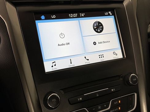 Used 2018 Ford Fusion SE w/ Fusion SE Technology Package FWD image 19