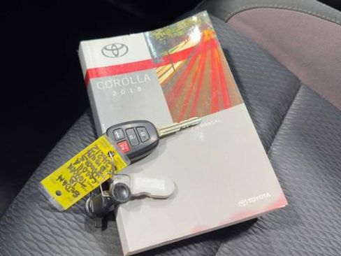 Used 2018 Toyota Corolla LE FWD image 16
