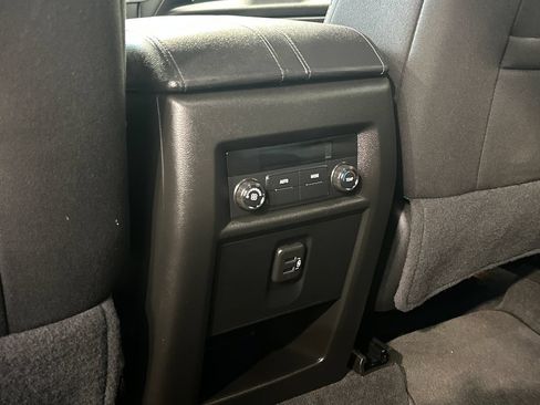Used 2023 Chevrolet Traverse LT AWD/4WD image 36