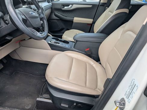 Used 2020 Ford Escape SEL image 9