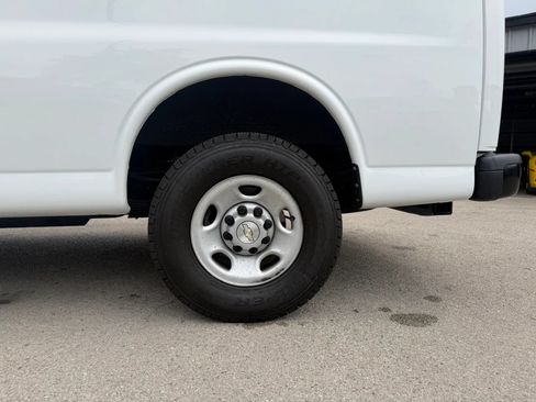Used 2022 Chevrolet Express 3500 Extended w/ Driver Convenience Package RWD image 23
