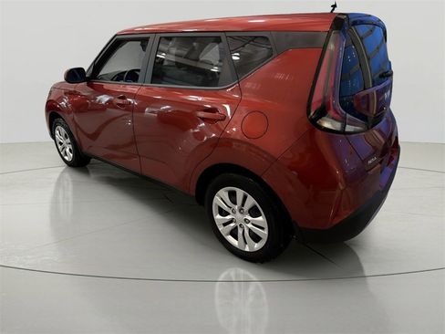 Used 2023 Kia Soul LX image 5