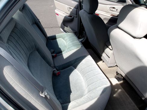 Used 2005 Buick Century Custom image 11