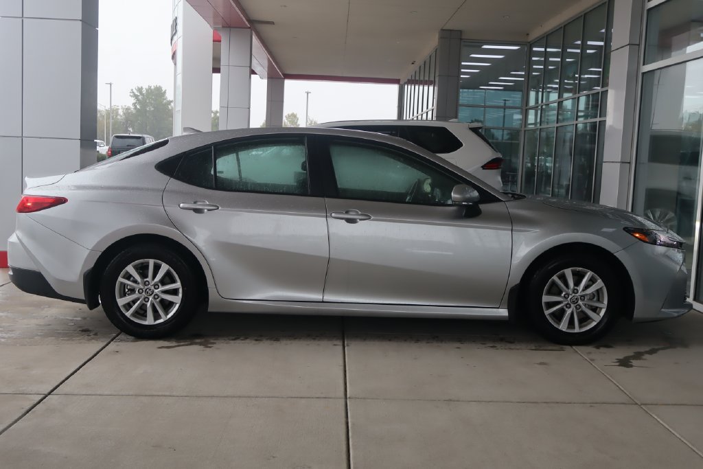 Used 2026 Toyota Camry LE FWD image 10