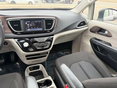 Used 2023 Chrysler Voyager LX FWD image 31