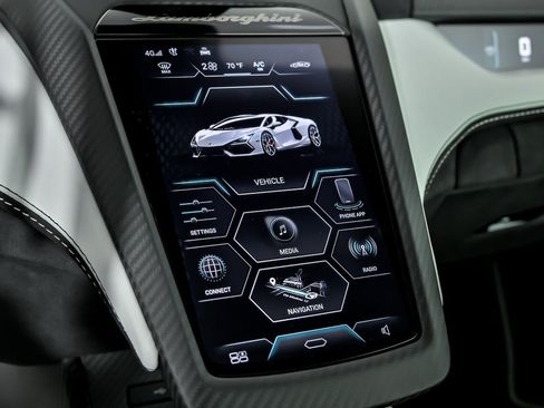 Used 2024 Lamborghini Revuelto image 39