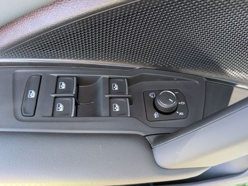 New 2026 Volkswagen Tiguan SEL R-Line AWD/4WD image 19