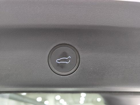 Used 2023 Tesla Model Y Performance image 27