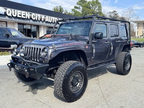 Used 2016 Jeep Wrangler Unlimited Rubicon AWD/4WD image 2