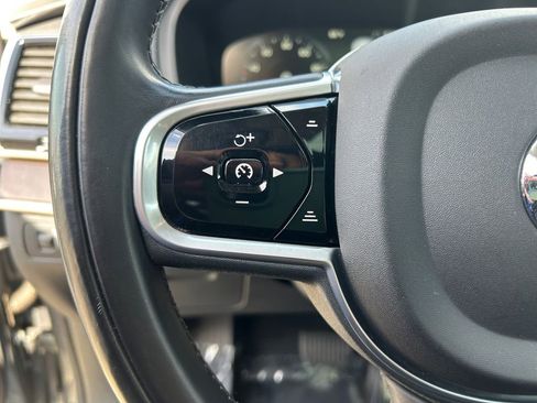 Used 2018 Volvo XC90 T6 Momentum w/ Convenience Package AWD/4WD image 16