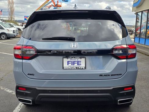 Certified 2025 Honda Pilot Black Edition image 4