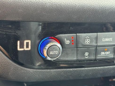 Used 2019 Buick Enclave Essence AWD/4WD image 23