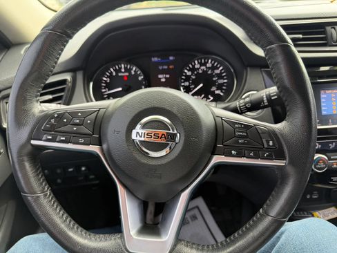 Used 2018 Nissan Rogue SL FWD image 23