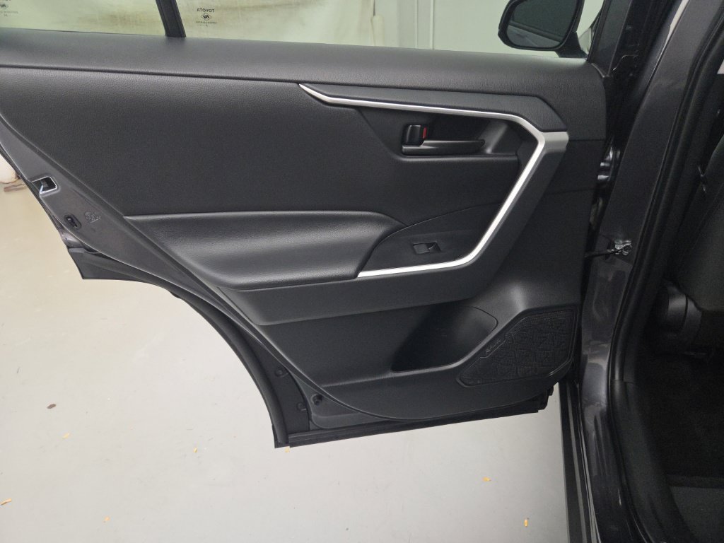 Used 2023 Toyota RAV4 LE AWD/4WD image 20