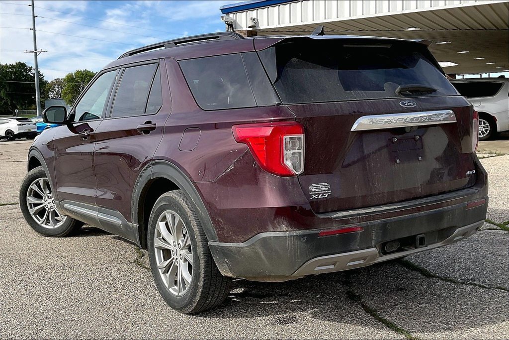 Certified 2022 Ford Explorer XLT w/ Equipment Group 202A AWD/4WD image 3