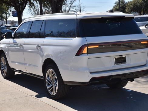 New 2025 Lincoln Navigator L Reserve image 9