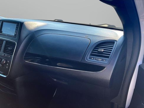 Used 2017 Dodge Grand Caravan SE FWD image 21