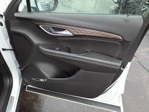 Used 2022 Buick Envision Avenir w/ Technology Package II image 25