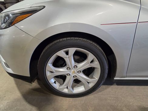 Used 2017 Chevrolet Cruze Premier FWD image 3