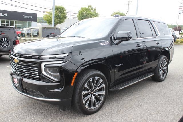 Used 2025 Chevrolet Tahoe High Country w/ Sun And Tow Package AWD/4WD image 2