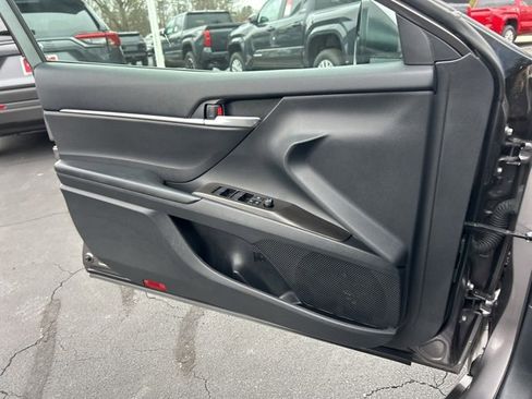 Used 2022 Toyota Camry SE image 26