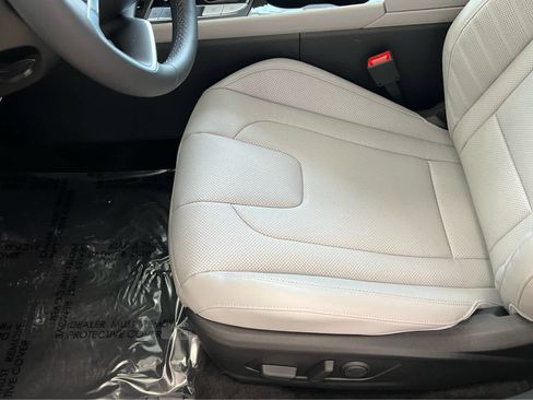 New 2026 Hyundai Elantra Limited image 30