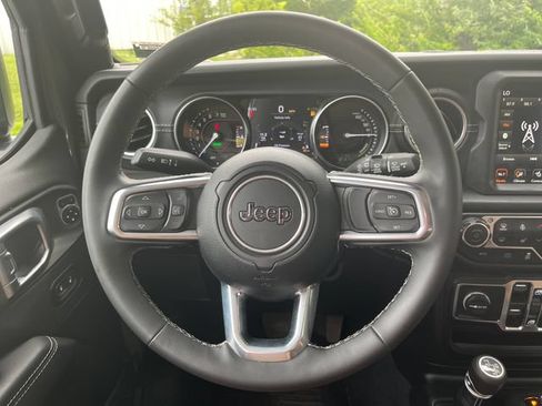 Used 2023 Jeep Wrangler Unlimited Sahara w/ Cold Weather Group AWD/4WD image 14