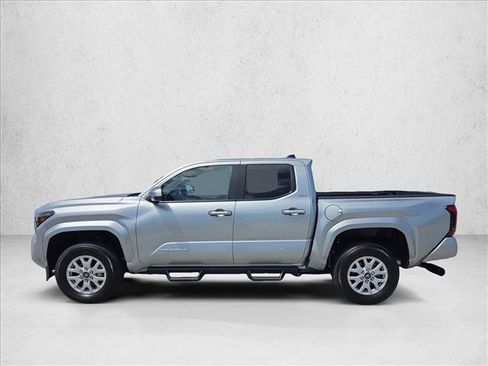Certified 2025 Toyota Tacoma SR5 AWD/4WD image 8