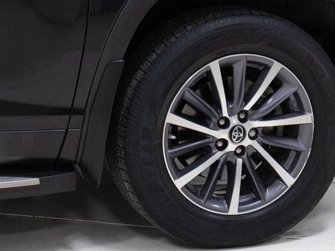 Used 2019 Toyota Highlander XLE AWD/4WD image 70