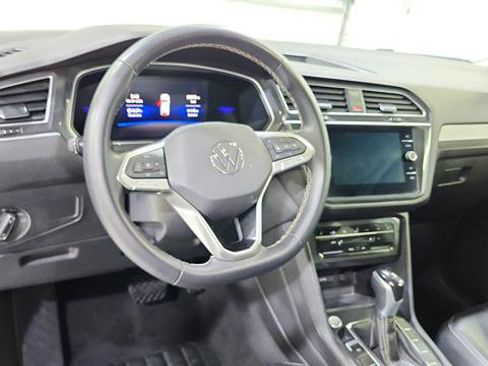 Used 2024 Volkswagen Tiguan SE FWD image 18