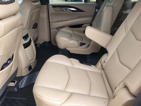 Used 2019 Cadillac Escalade Platinum image 26