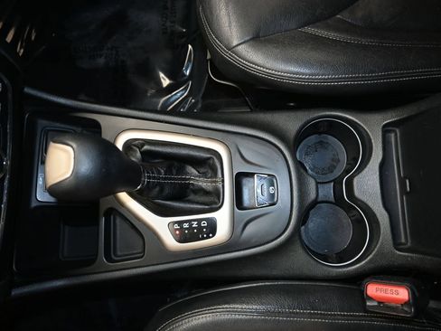 Used 2016 Jeep Cherokee Latitude FWD image 18