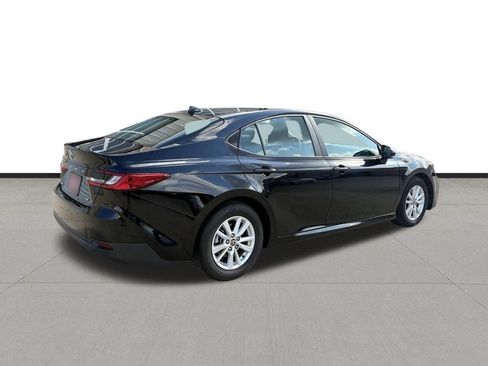 Used 2025 Toyota Camry LE FWD image 5