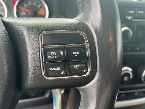 Used 2014 Jeep Compass Latitude AWD/4WD image 28