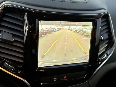 Used 2020 Jeep Cherokee Limited image 19