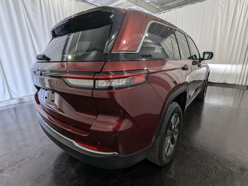 Used 2023 Jeep Grand Cherokee 4x4 image 6