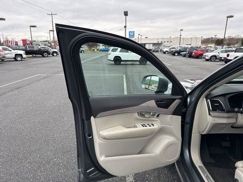 Used 2020 Volvo XC90 T8 Inscription w/ Protection Package Premier image 10