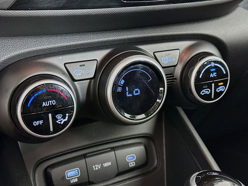 Used 2025 Hyundai Venue SEL image 23