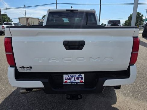 Used 2025 Toyota Tacoma TRD Off-Road AWD/4WD image 7