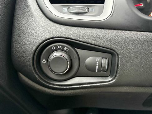 Used 2020 Jeep Renegade Sport image 31