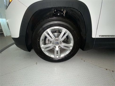 Used 2020 GMC Terrain SLE w/ Driver Convenience Package image 10